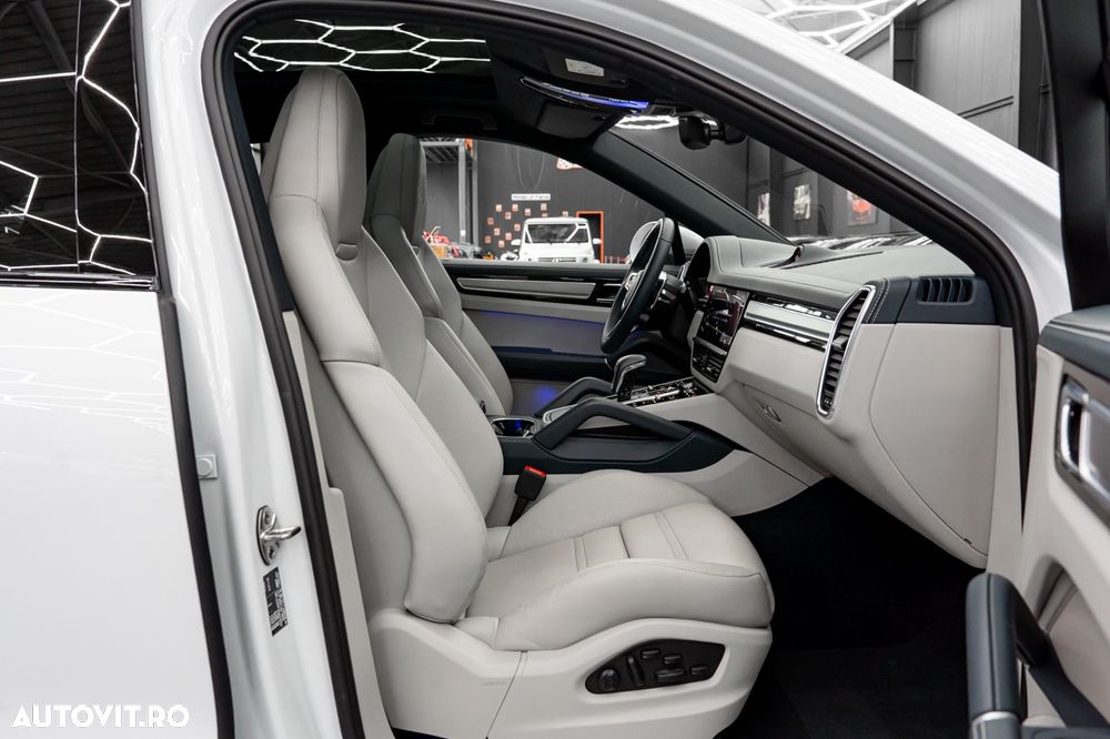 Porsche Cayenne Coupe Tiptronic S Platinum Edition - 10