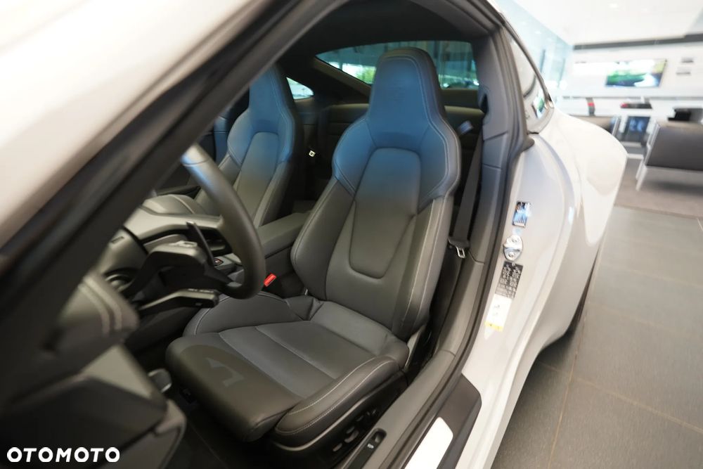 Porsche 911 Carrera 4S - 7