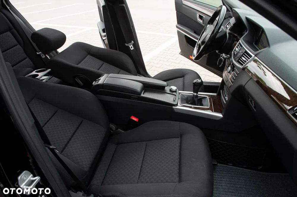 Mercedes-Benz Klasa E 200 BlueEFFICIENCY Elegance - 27