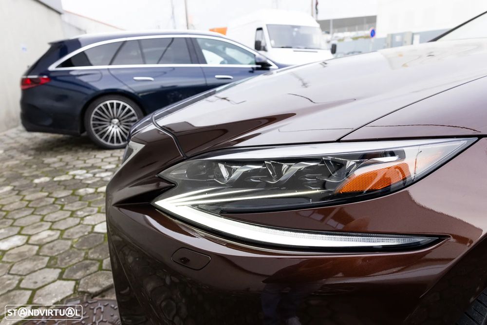 Lexus LS 500h Luxury Madeira Artesanal - 25