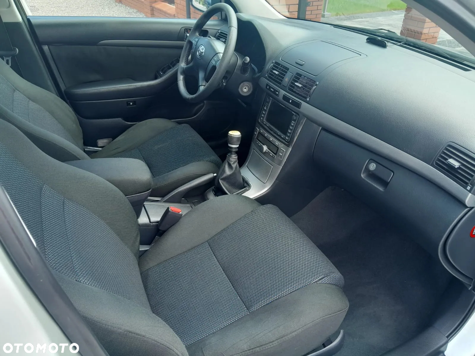 Toyota Avensis 2.0 D-4D Executive - 11
