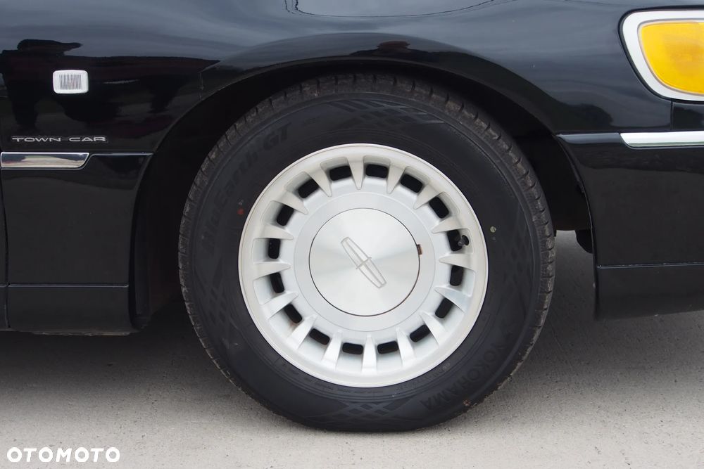 Lincoln Town Car - 22