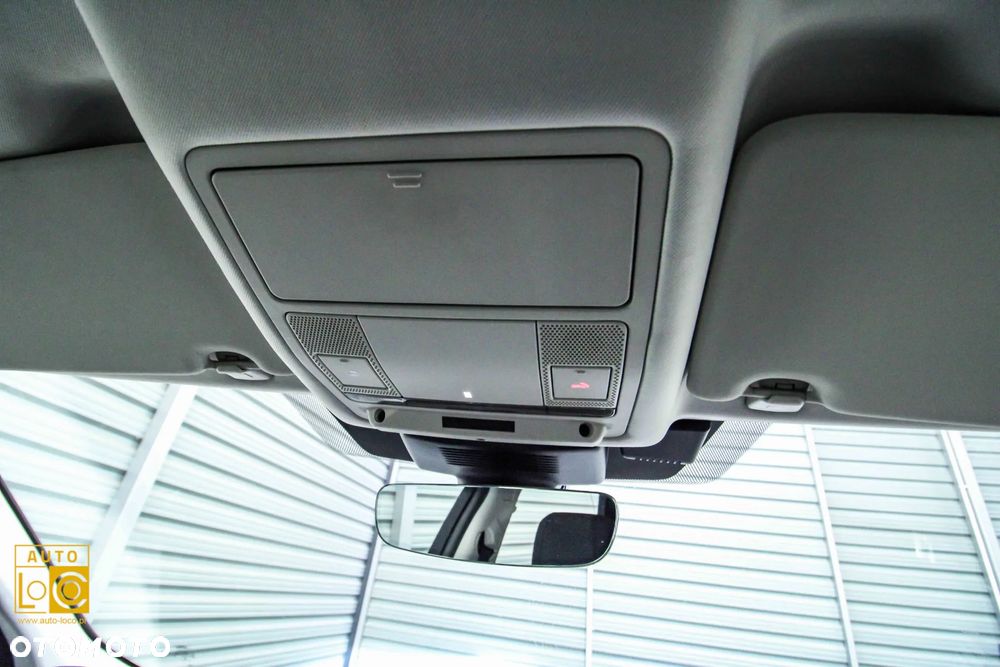 Land Rover Discovery Sport 2.0 D240 SE - 30