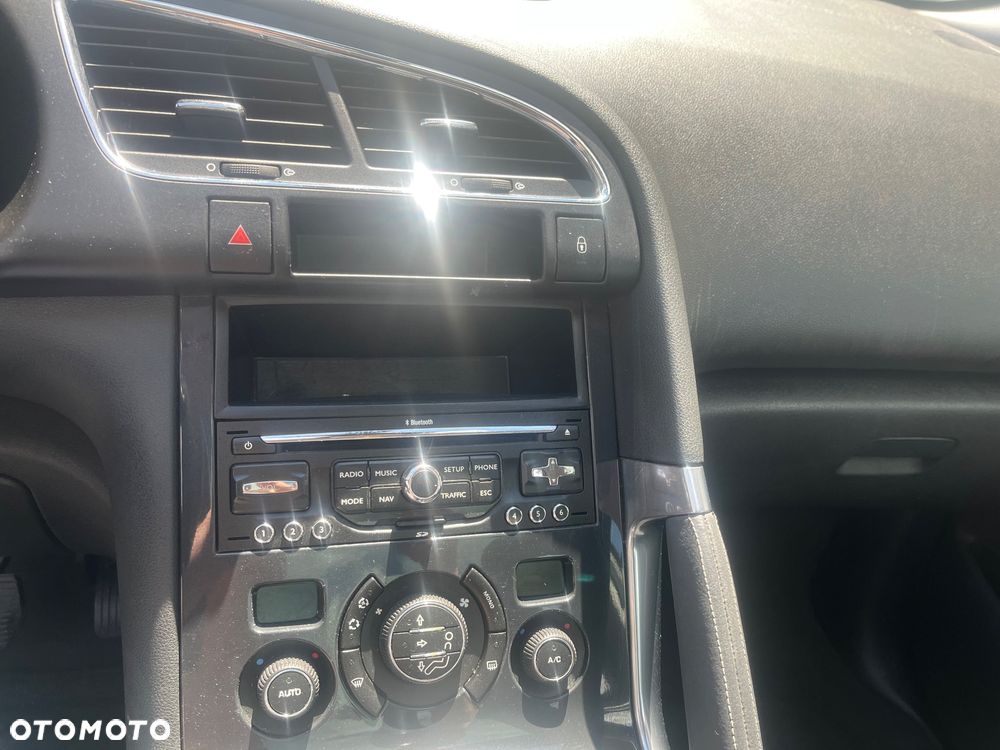 Peugeot 3008 1.6 Premium - 16