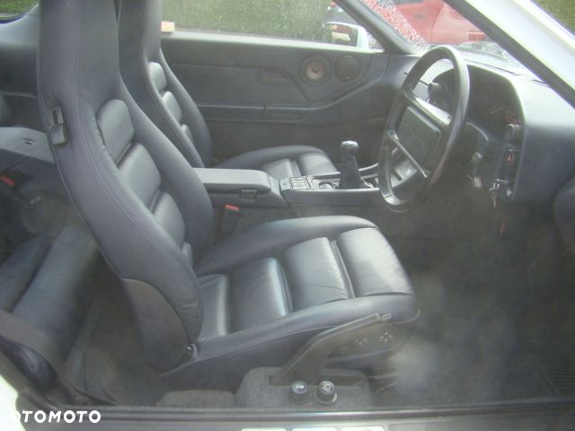 Porsche 928 - 12