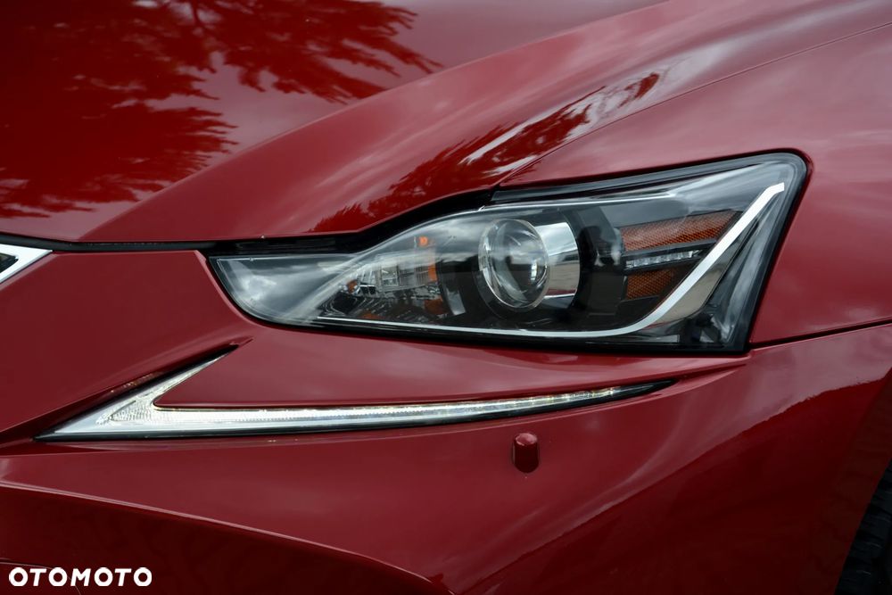 Lexus IS 200t / 300 Prestige - 39