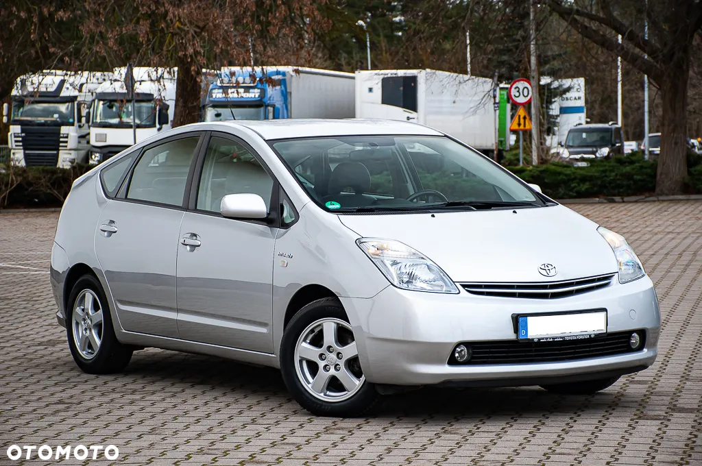 Toyota Prius (Hybrid) Executive - 5