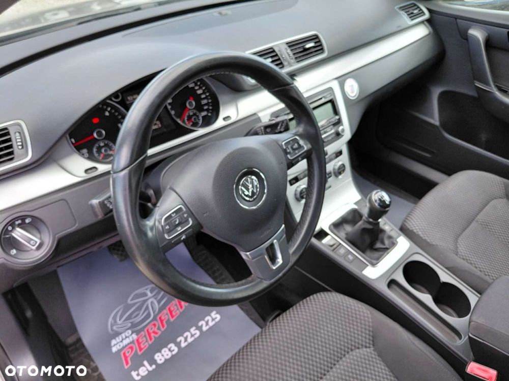 Volkswagen Passat - 11