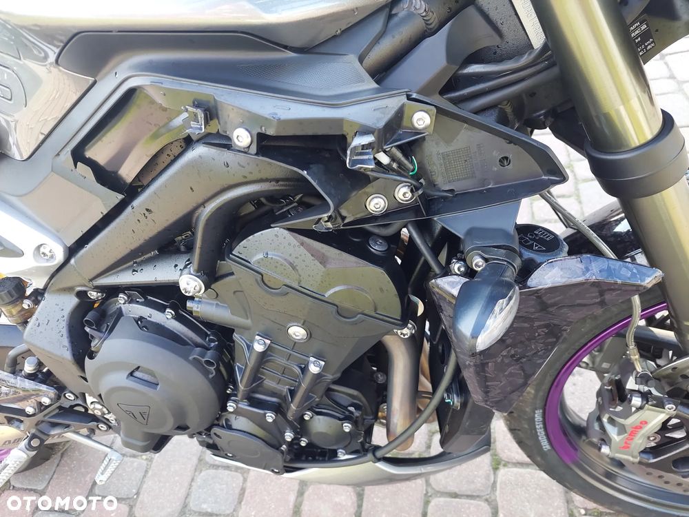 Triumph Street Triple - 12