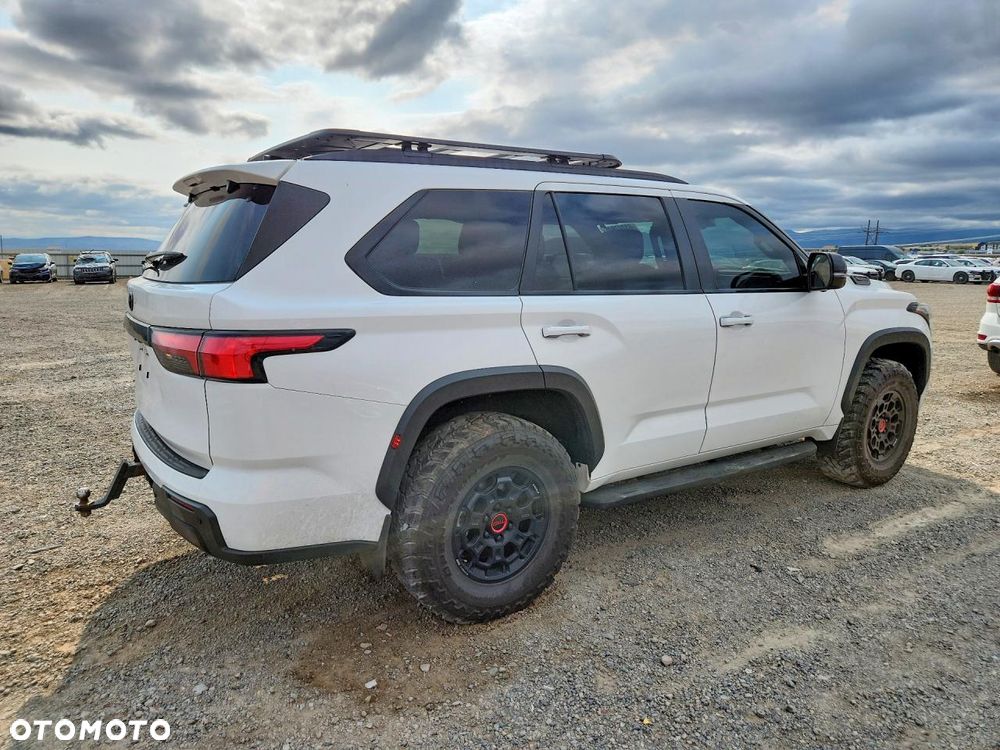 Toyota Sequoia - 6