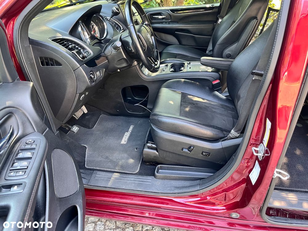 Dodge Grand Caravan - 13