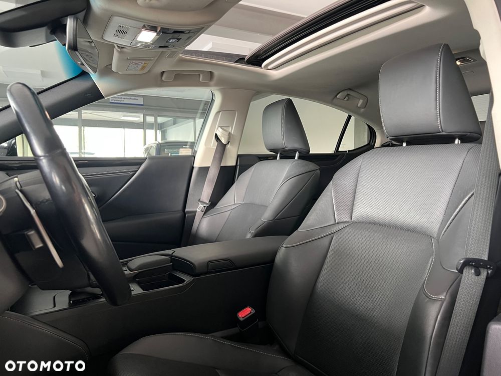 Lexus ES 300h Business Edition + - 20