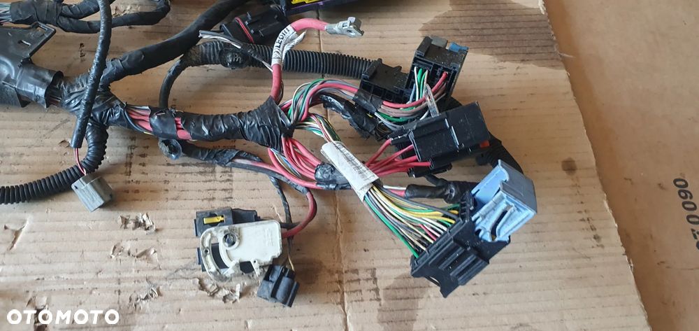 Wiązka instalacja silnika Dacia Logan II 0.9 TCE 240117561R - 2