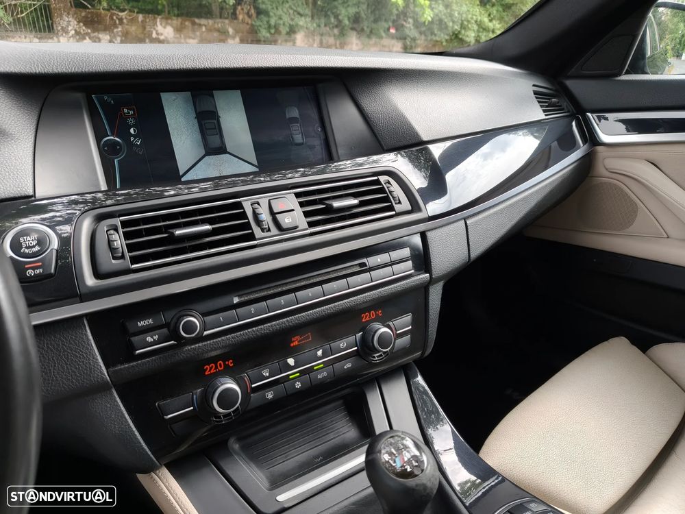 BMW 525 d Pack M - 12