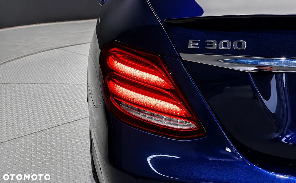 Mercedes-Benz Klasa E 300 9G-TRONIC AMG Line - 17
