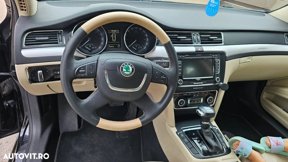 Skoda Superb Combi 2.0 TDI Elegance DSG - 4