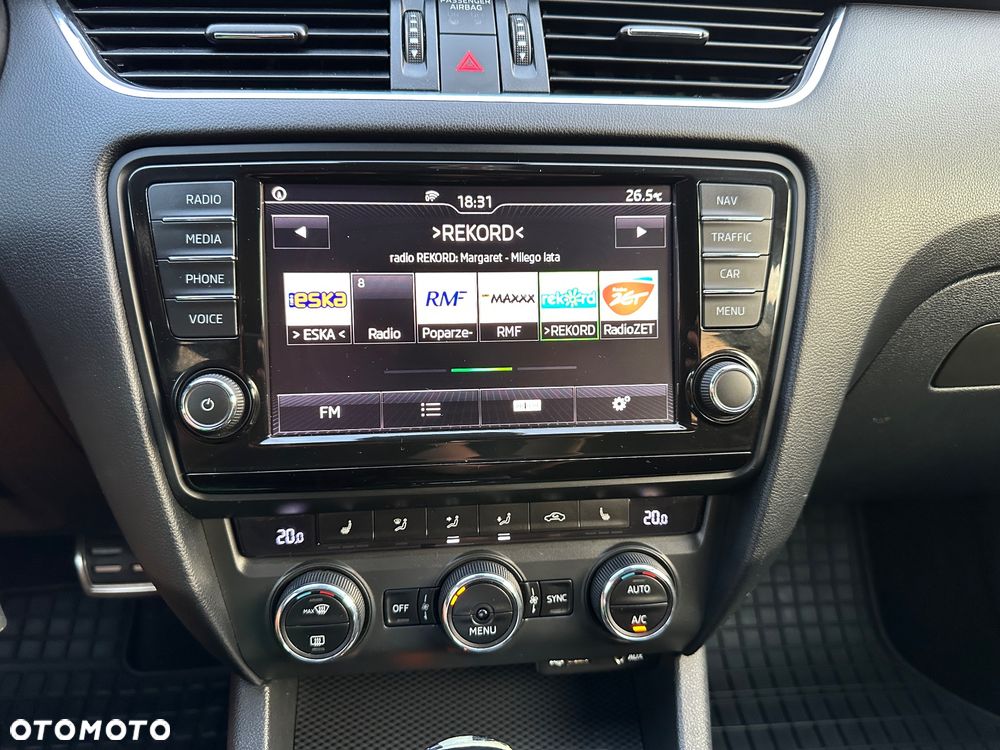 Skoda Octavia Combi 2.0 TDI DSG RS - 27