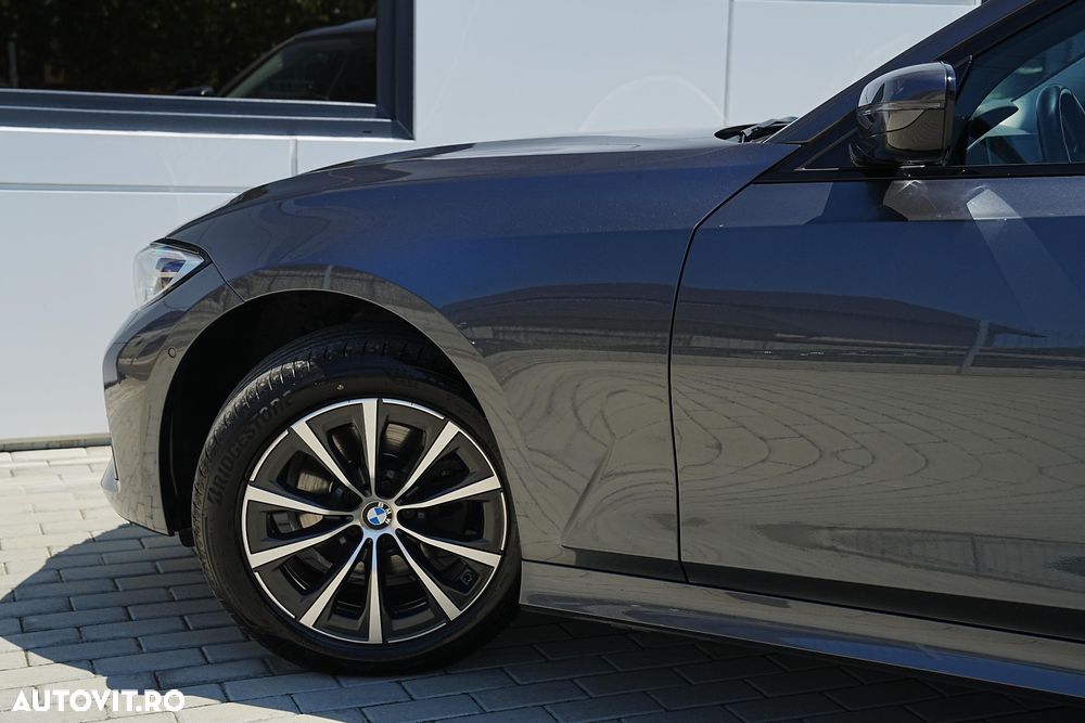 BMW Seria 3 320d Aut. Sport Line - 29