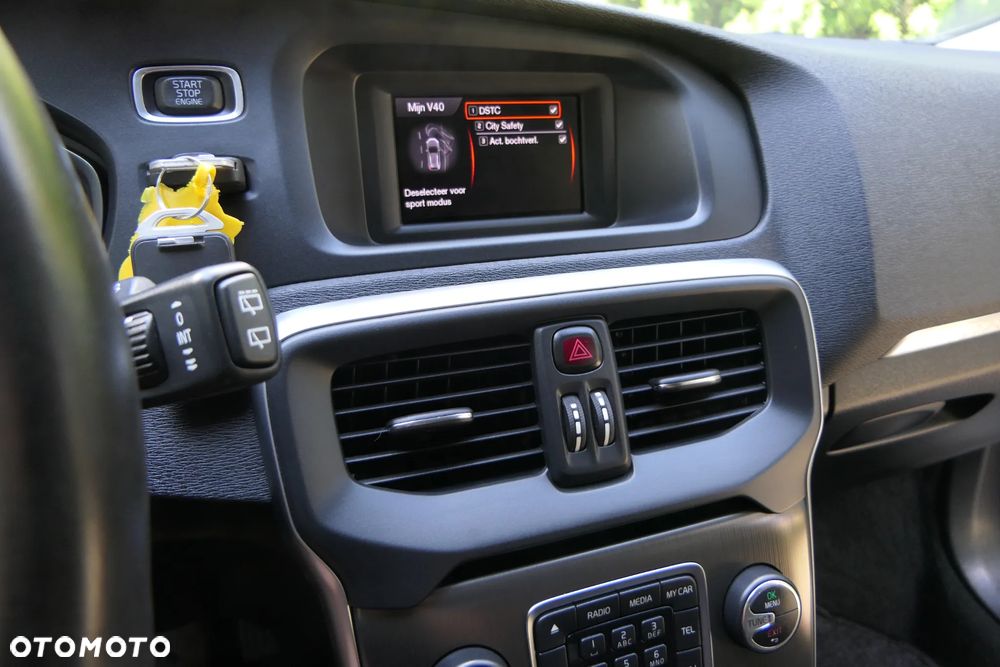 Volvo V40 - 25