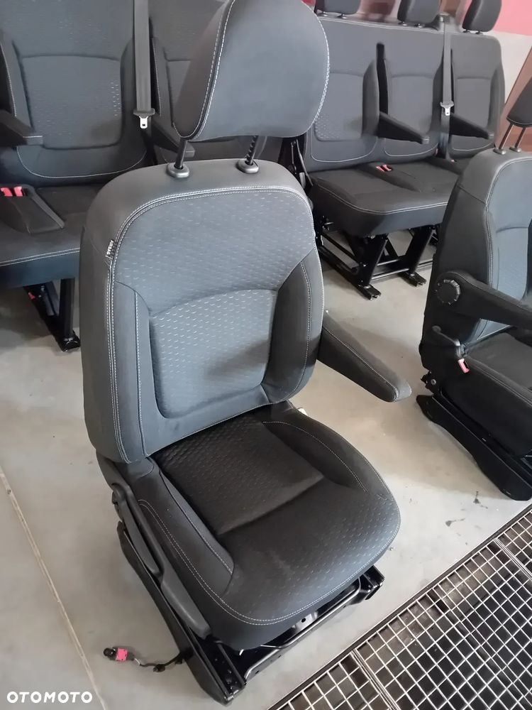 komplet foteli środek Renault Trafic III long Vivaro B 2018 sufit pasy głośniki - 10