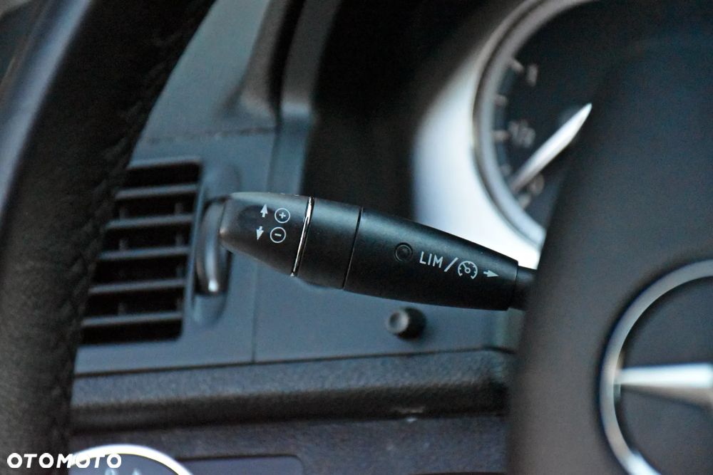 Mercedes-Benz Klasa C 200 7G-TRONIC Avantgarde Edition - 34