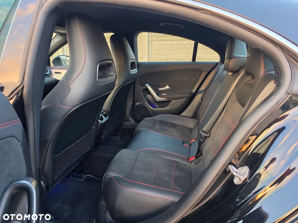 Mercedes-Benz CLA 180 AMG Line - 20