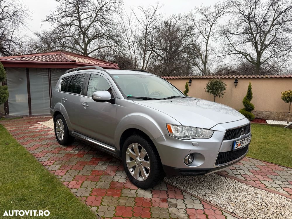Mitsubishi Outlander - 1
