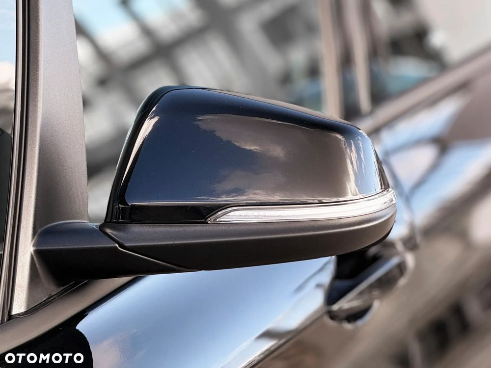 BMW Seria 2 218d - 10