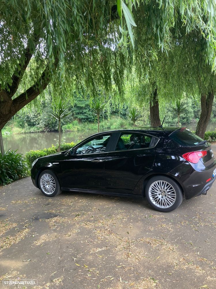 Alfa Romeo Giulietta 1.6 JTDm Exclusive - 1