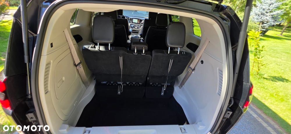 Chrysler Pacifica - 22