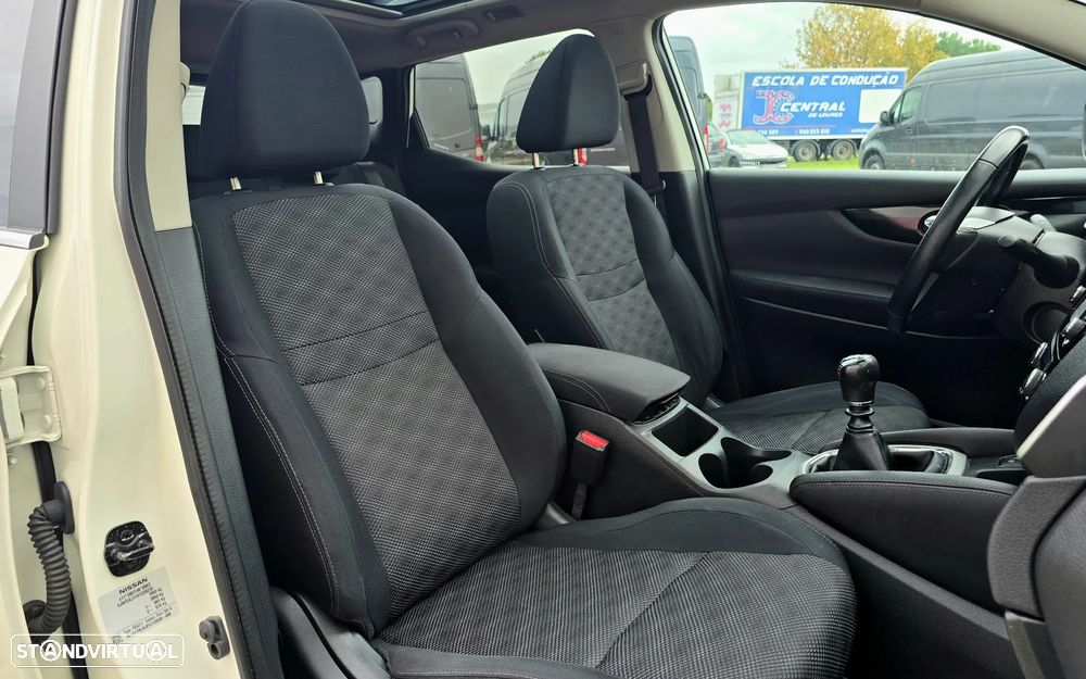 Nissan Qashqai 1.2 DIG-T N-Connecta RS 18 - 26