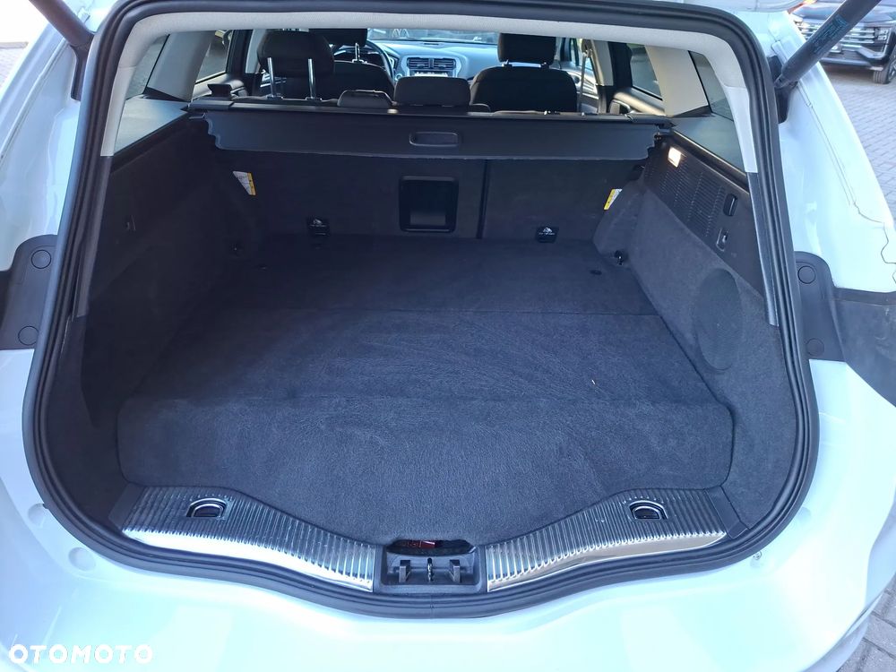 Ford Mondeo 2.0 Hybrid Titanium - 17