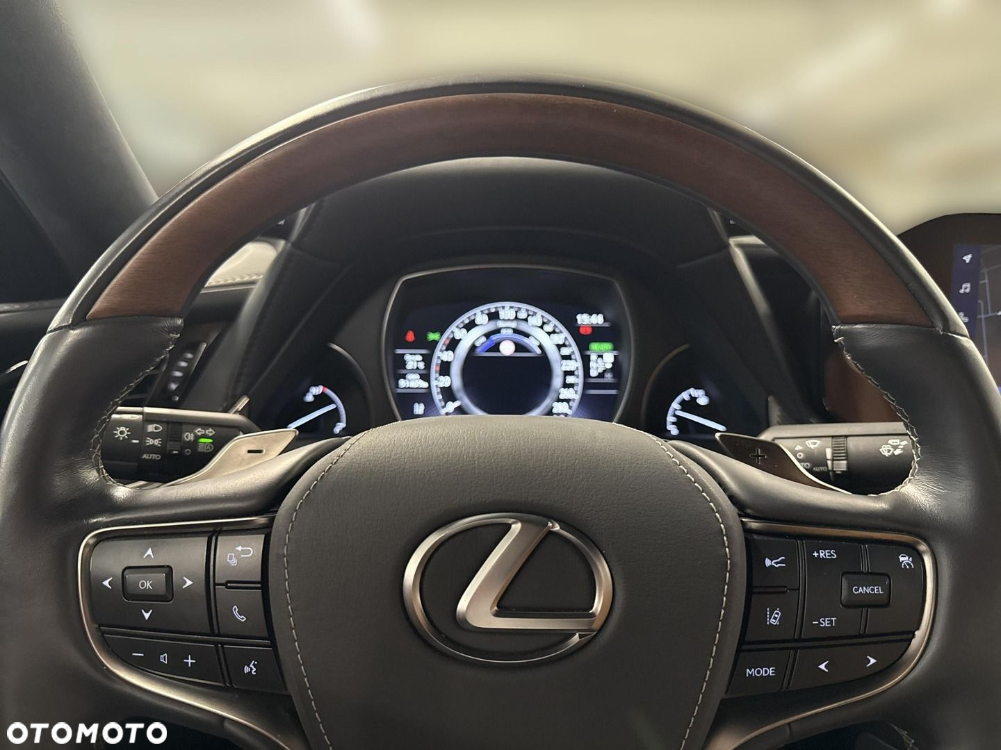 Lexus LS 500h Prestige AWD - 30