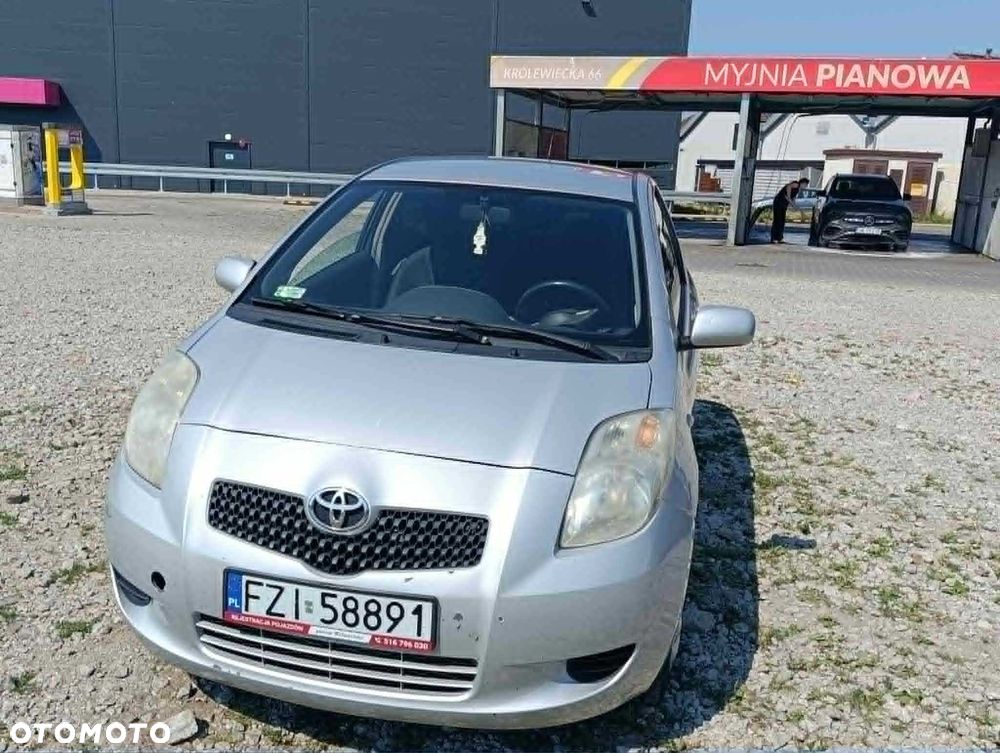 Toyota Yaris - 1