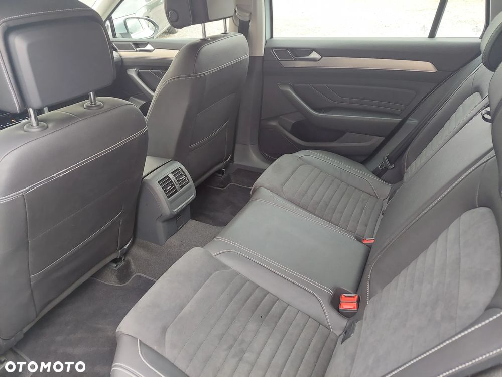 Volkswagen Passat - 30