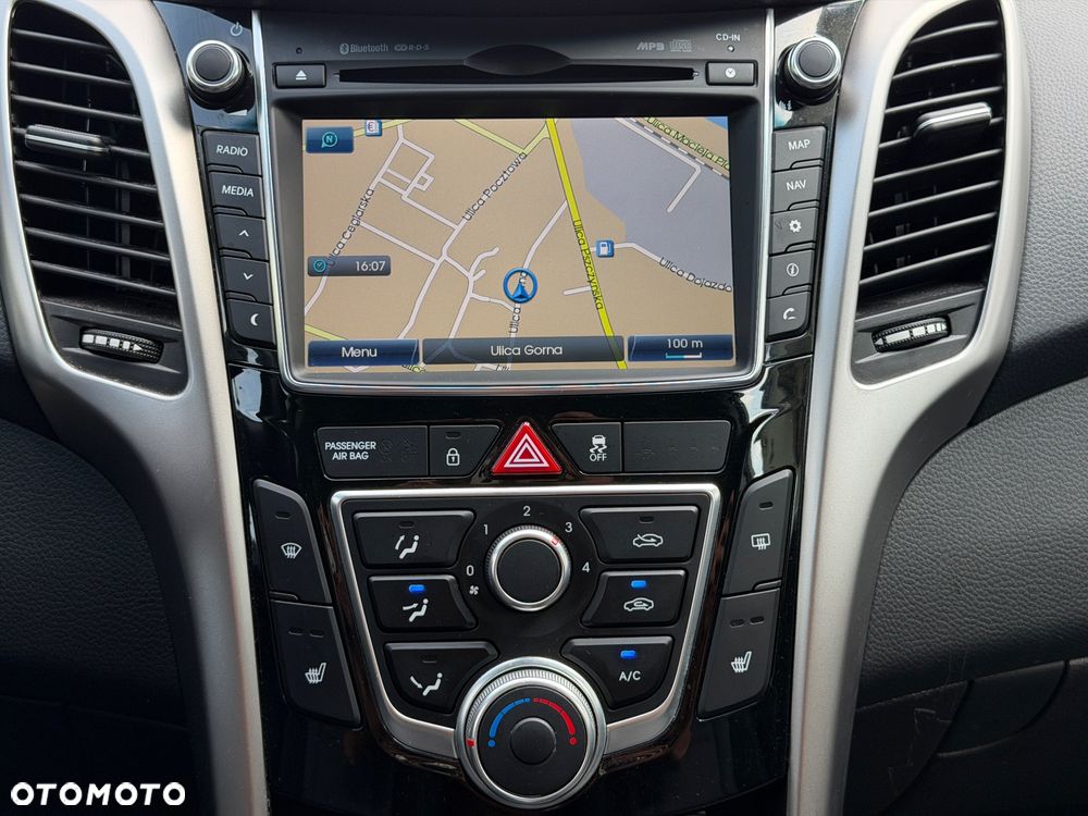Hyundai i30 blue Kombi 1.4 YES Silver - 13