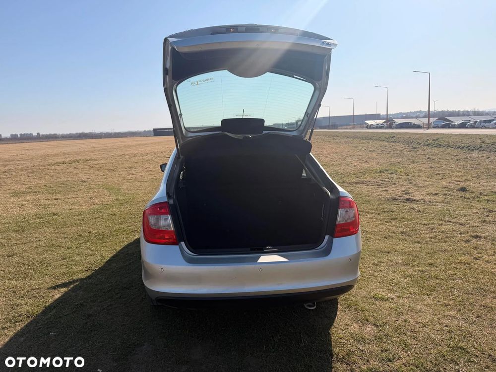 Skoda RAPID 1.6 TDI DPF Elegance - 9