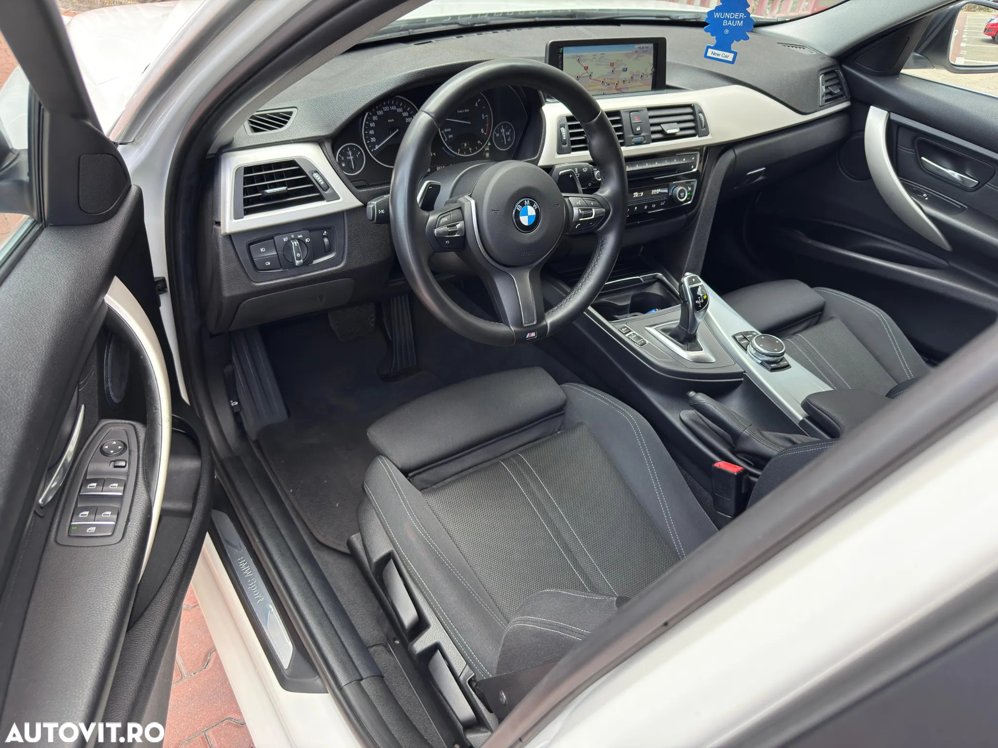BMW Seria 3 320d Aut. Sport Line - 31