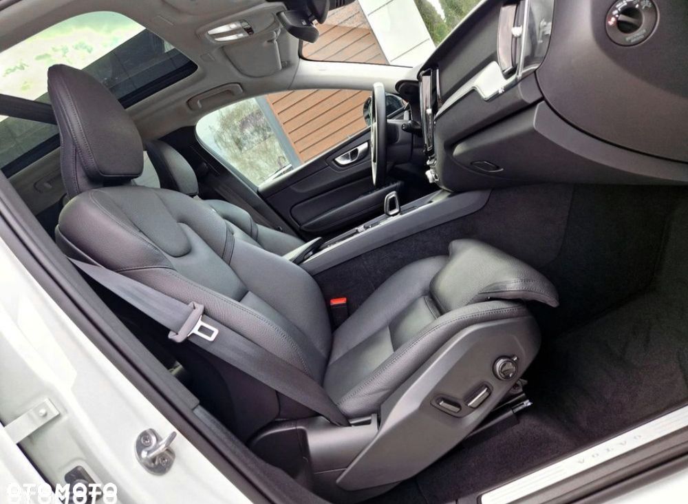 Volvo XC 60 B4 D Plus Dark - 10