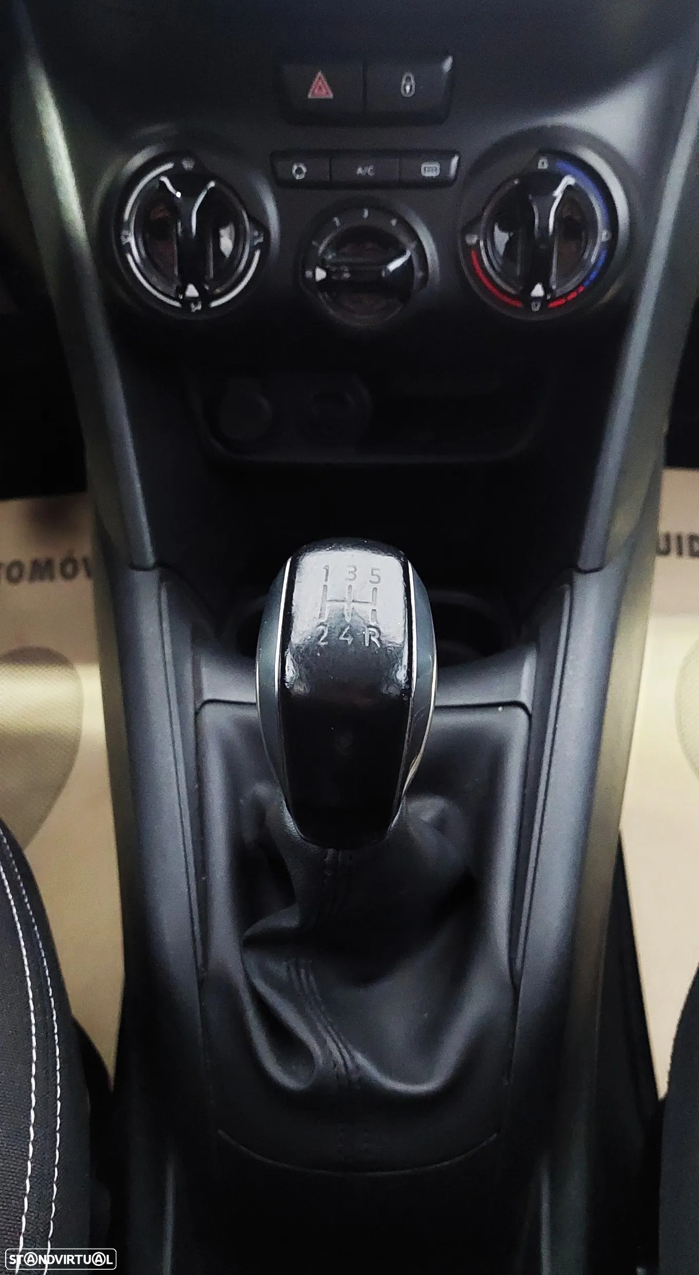 Peugeot 208 1.2 PureTech Style - 18