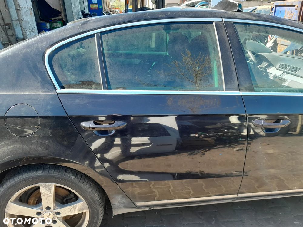 Drzwi tylne prawe VW Passat B7 sedan LC9X - 1
