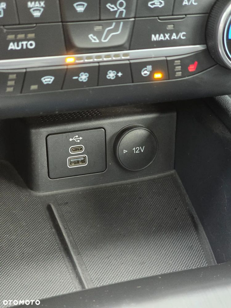 Ford Kuga 2.5 Duratec FHEV ST-LINE - 15