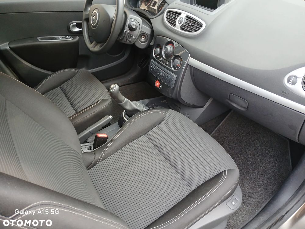 Renault Clio TCe 100 TomTom Edition - 17