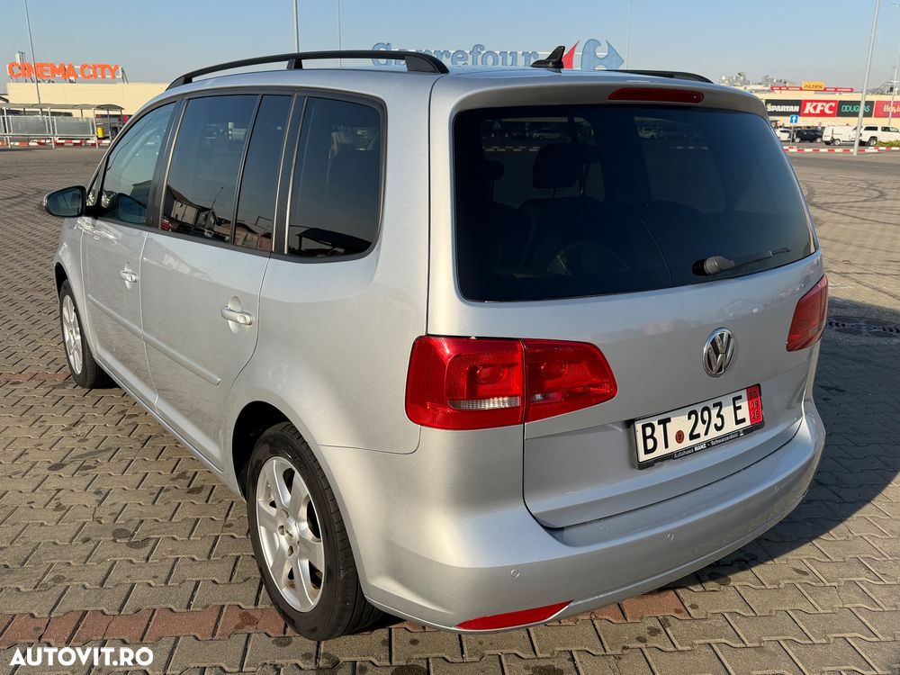 Volkswagen Touran 2011 photo 3