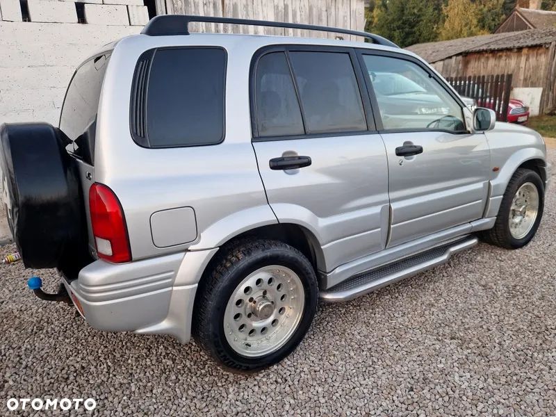 Suzuki Grand Vitara 2.5 V6 - 12