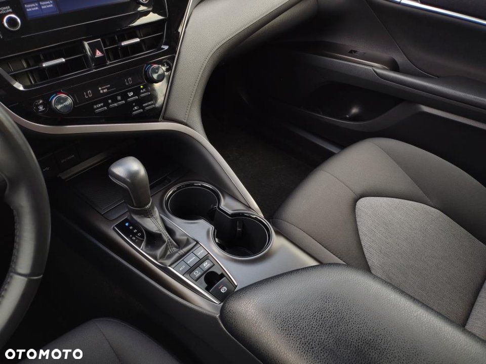 Toyota Camry - 16