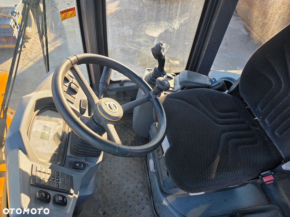 Volvo L30G Krokodyl Widly z Niemiec Cat Liebherr Atlas - 11