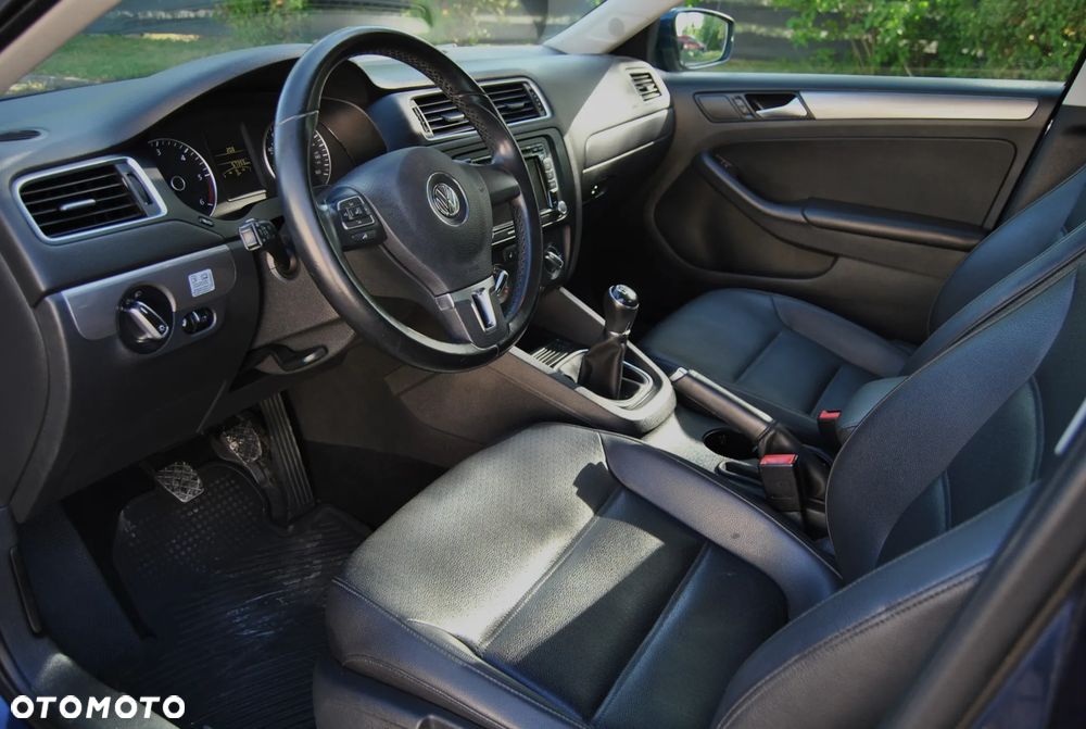 Volkswagen Jetta 2.0 TDI Match - 5