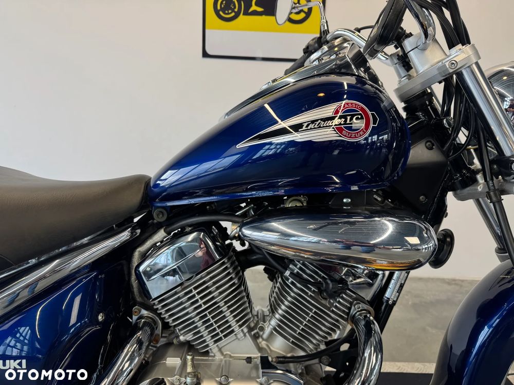 Suzuki Intruder - 12