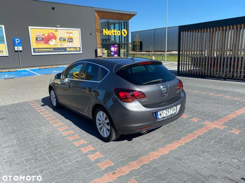 Opel Astra 1.4 Turbo Cosmo - 4